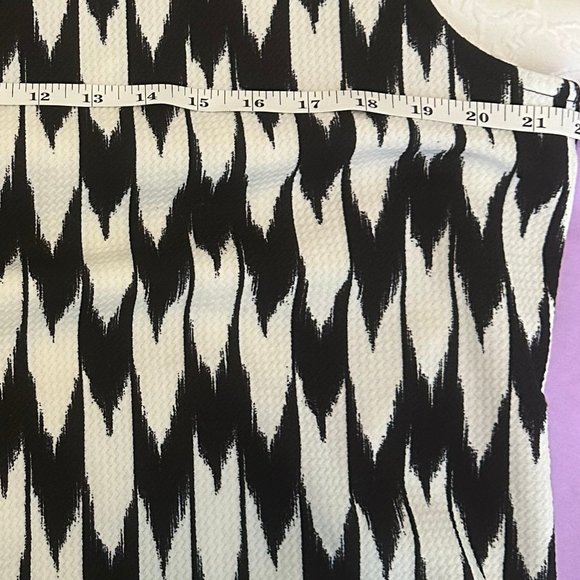 GREEN ENVELOPE SLEEVELESS TOP - Picture 6 of 6